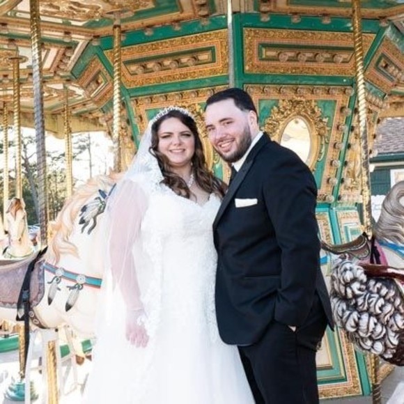 Profile Picture of Amanda Straubinger (@holyhenney919) on Poshmark