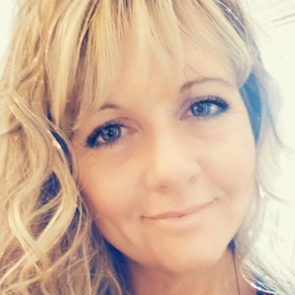 Profile Picture of April Mascoe (@aprilmascoe) on Tiktok