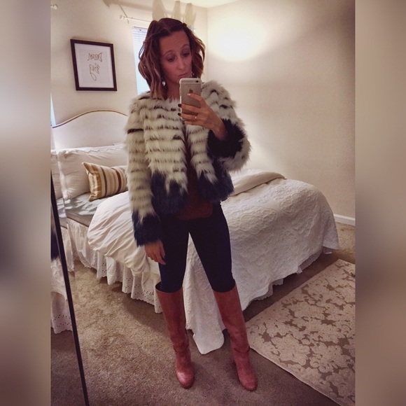 Megan Ippoliti - Poshmark Profile Picture of Megan Ippoliti (@megnoel13) on Poshmark