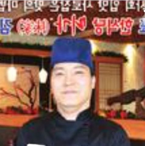 Profile Picture of Joung Kim (@0049kim) on Poshmark