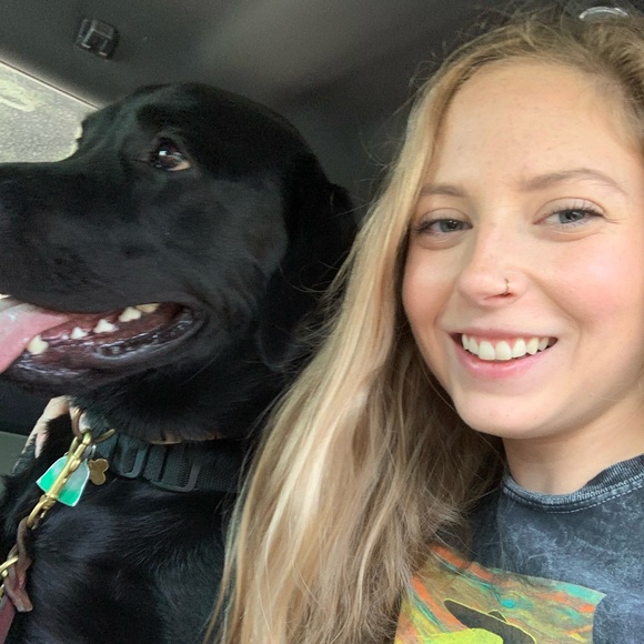 Profile Picture of Taylor Durden (@taylor_durden) on Poshmark