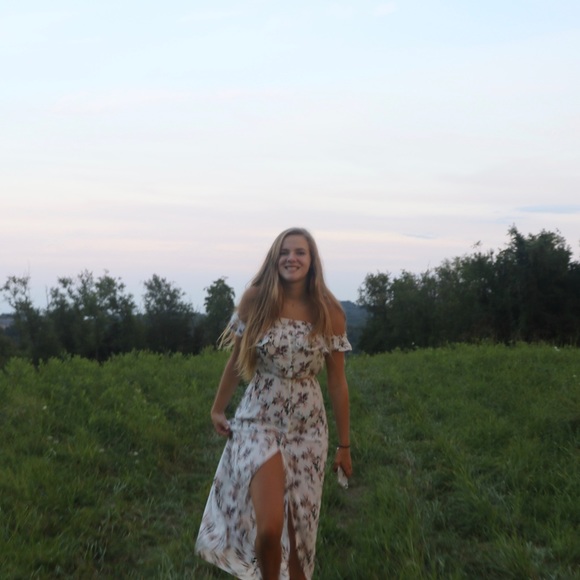 Profile Picture of Raeanne Heuler (@raeheuler) on Poshmark