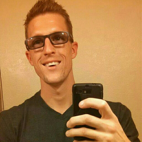 Profile Picture of Adam Brothers (@brothers0) on Poshmark