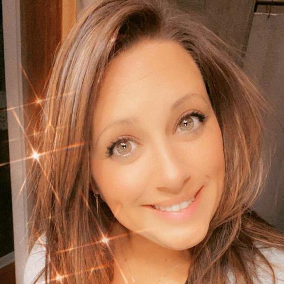 Profile Picture of Jaime Vanderpool (@jvandy12) on Poshmark