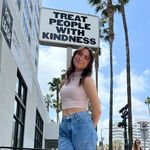 Profile Picture of April Burns (@aprilmayjune._) on Instagram