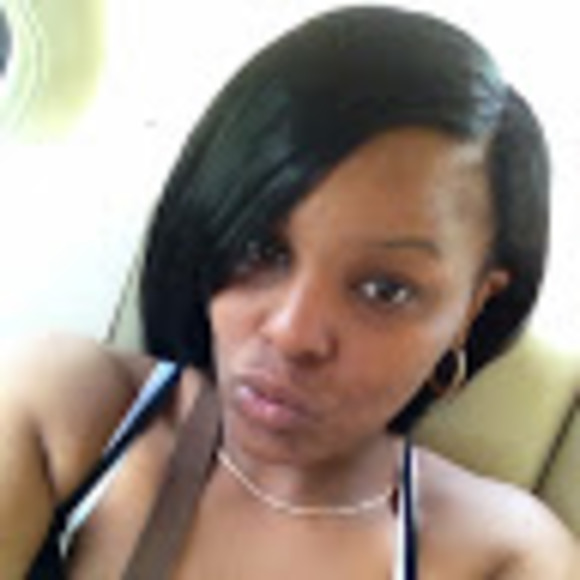 Profile Picture of Vaughnae Ross (@vaughnross) on Poshmark