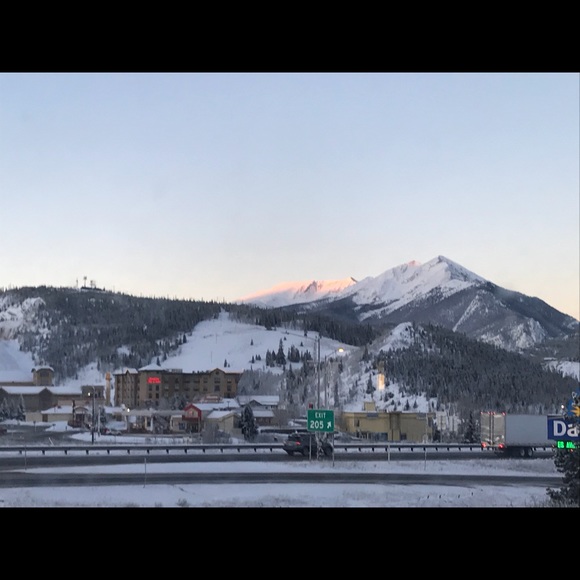 Profile Picture of Lori Waskowski (@lwaskowski) on Poshmark