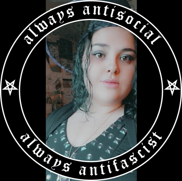 Profile Picture of Victoria Reynolds (@mockinngbirrd) on Poshmark