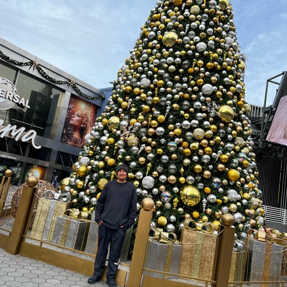 Profile Picture of Uriel Viveros (@urielviveros) on Poshmark