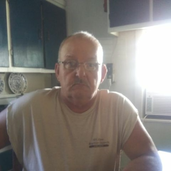 Profile Picture of Travis Vick (@travisvick375) on Poshmark