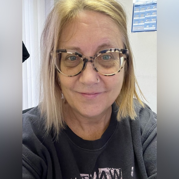 Profile Picture of Renae Doulette (@rismimid) on Poshmark