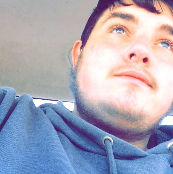 Profile Picture of Jake Snow (@jacsnow20) on Poshmark