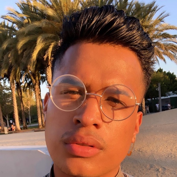 Profile Picture of Armando Corado (@acorado) on Poshmark