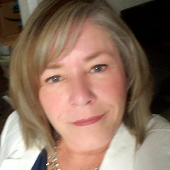 Profile Picture of Michele Mcconnell (@mmc6702) on Poshmark