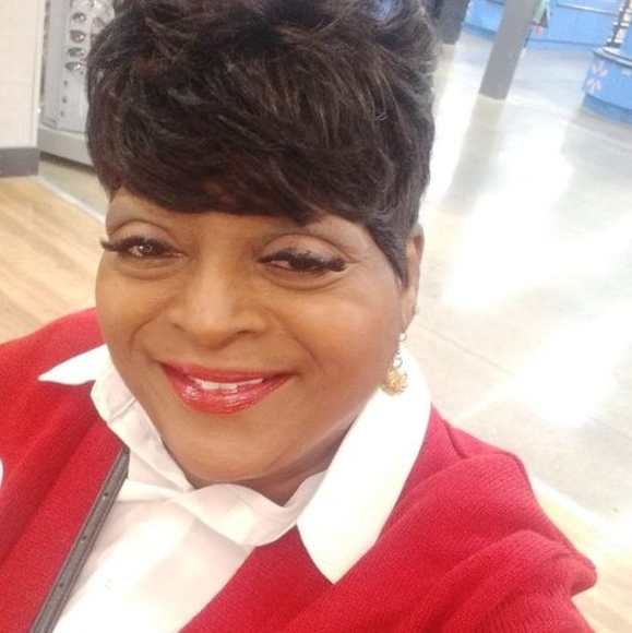 Profile Picture of Wanda Oliver (@wandaoliver48) on Poshmark