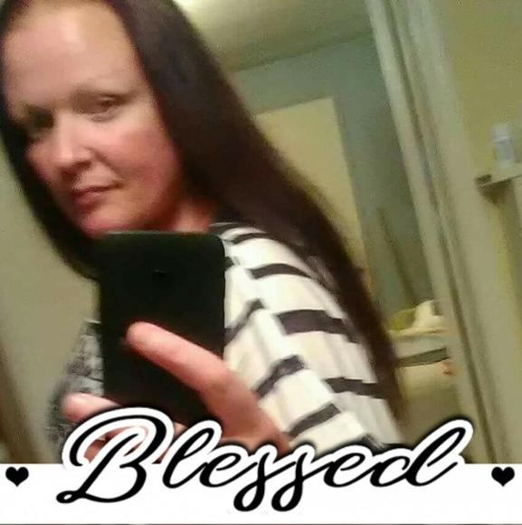 Profile Picture of Shell n Glenn (@bellabell1115) on Poshmark