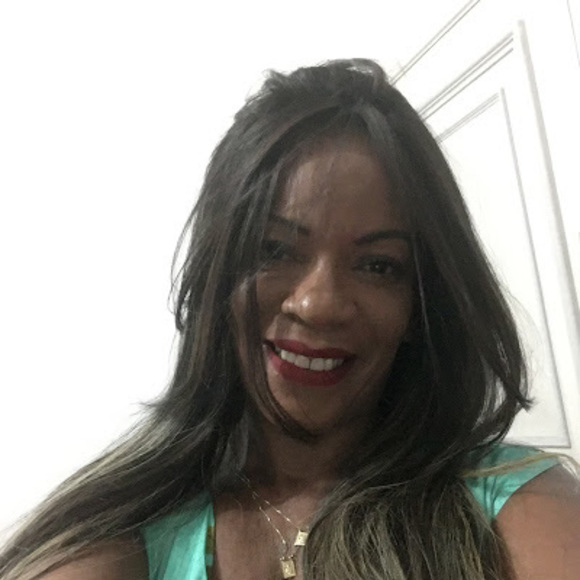 Profile Picture of Claudia Rufino (@claudiarufino) on Poshmark