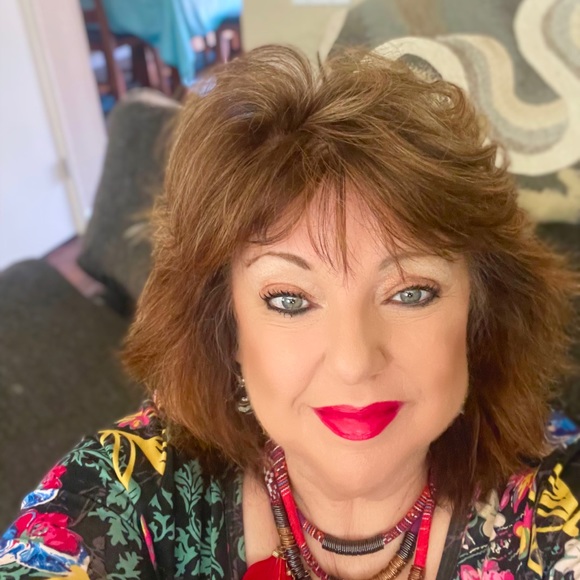 Profile Picture of Valerie Neely (@valerieneely) on Poshmark