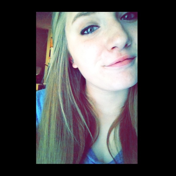 Profile Picture of Adrianna Stickles (@adrianna1373) on Poshmark