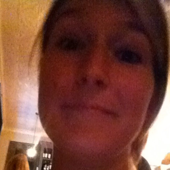 Profile Picture of Elisabeth Lesser (@elisabethlesser) on Poshmark