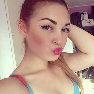 Profile Picture of Carole Lipatova (@Miles2Carole) on Twitter