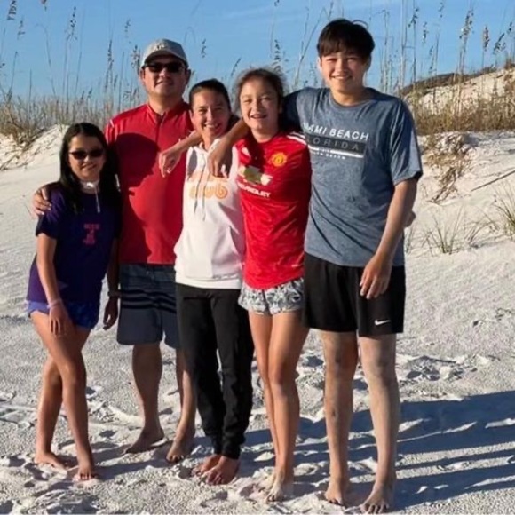 Profile Picture of Sarah Repicky yang (@s_repicky) on Poshmark