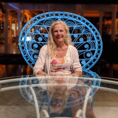 Profile Picture of Carol Batt (@carbat15) on Twitter