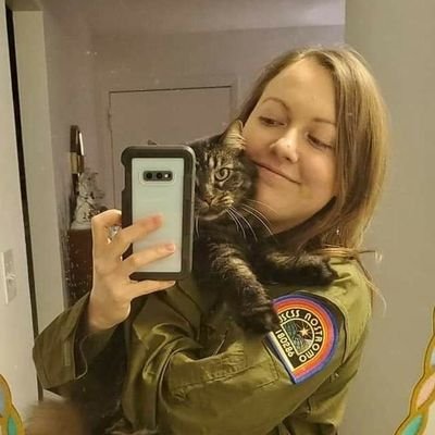 Profile Picture of AmberGravettArt (@AmberGravettArt) on Twitter