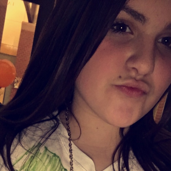 Profile Picture of Jazmyn Johnson (@jazmynjohnson) on Poshmark