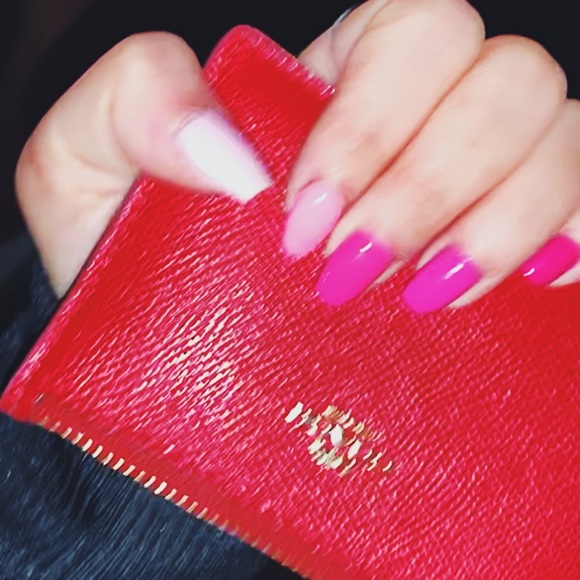 Profile Picture of Batya Tropper (@kat12345678) on Poshmark