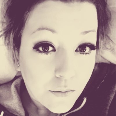 Profile Picture of Lara Johnston (@laralee_anna) on Twitter