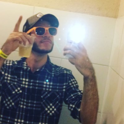 Profile Picture of Victoremanuelclaus_1926@outlook.com (@_victorclaus) on Twitter