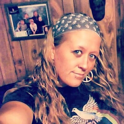 Profile Picture of Amanda Crouch (@Manda03boys) on Twitter