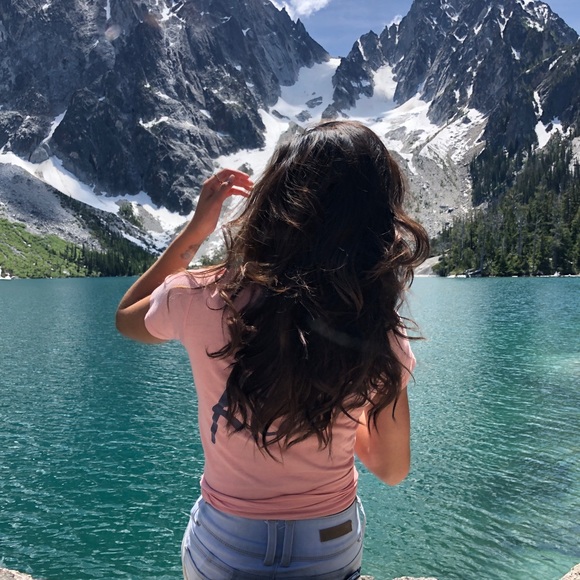 Profile Picture of Krista Schnackenberg (@krista_schnack) on Poshmark