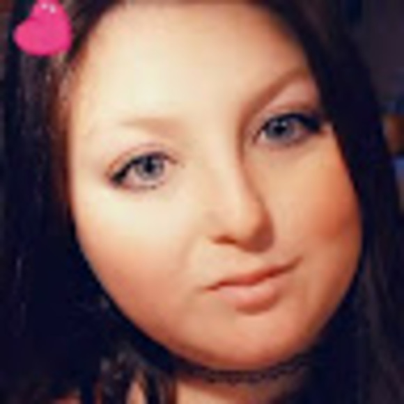 Profile Picture of Laura Peruzzi (@peruzzilaura283) on Poshmark