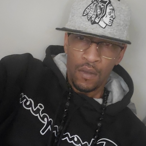 Profile Picture of Arthur Armstrong (@armstrongart40) on Poshmark