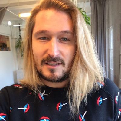 Profile Picture of Stephen Wakefield (@romanticarmour) on Twitter