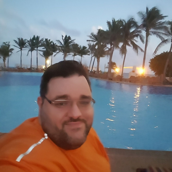 Profile Picture of Kevin Canadezo (@kevincanadezo) on Poshmark