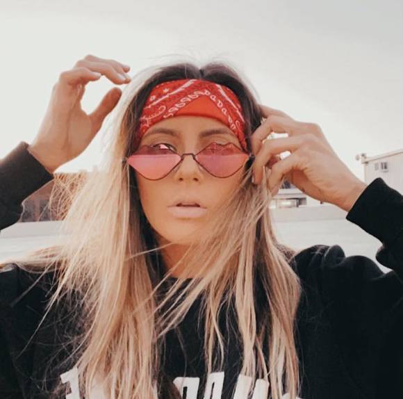 Profile Picture of Emily Munzer (@emilymunzer) on Poshmark