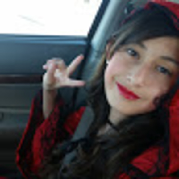 Profile Picture of Abigail Bujanda (@guerrora) on Poshmark