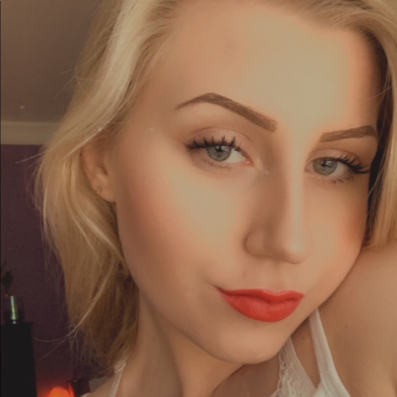 Profile Picture of Taylor Jacobsen (@tayjacobsen) on Poshmark