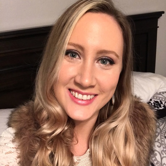 Profile Picture of Jennifer Grelson (@j_grelson) on Poshmark