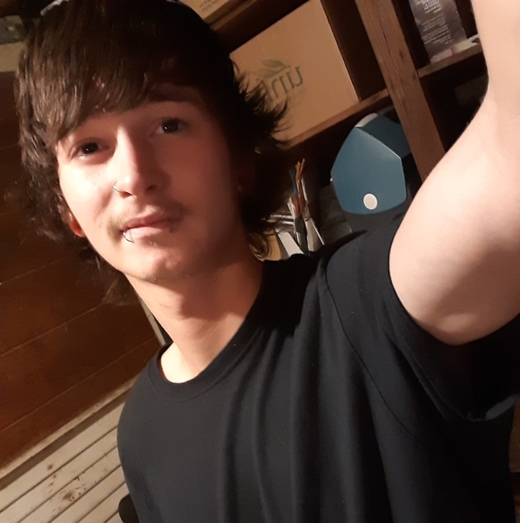 Profile Picture of Chris Eddings (@chris_eddings) on Poshmark