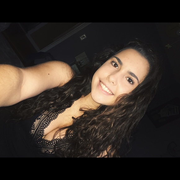 Profile Picture of Jessie Sparta (@jessiespartaa) on Poshmark