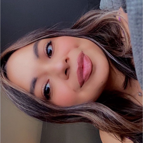 Profile Picture of Jessica Becerril (@becerriljess) on Poshmark