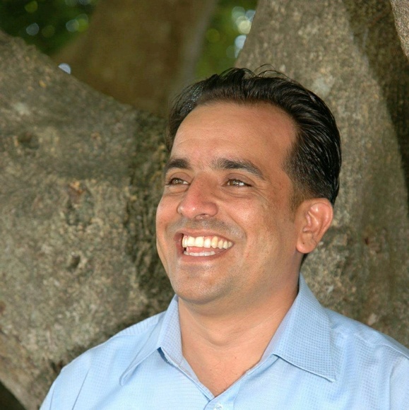 Profile Picture of Victor Almonte (@valmonte02) on Poshmark