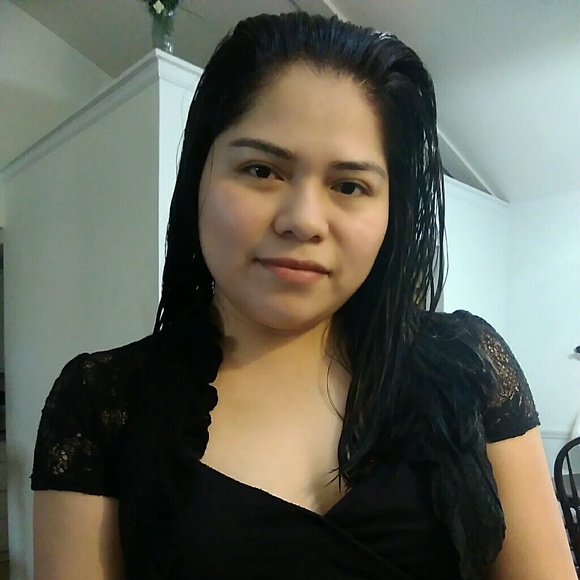 Reina Ponce - Poshmark Profile Picture of Reina Ponce (@reinaponce) on Poshmark