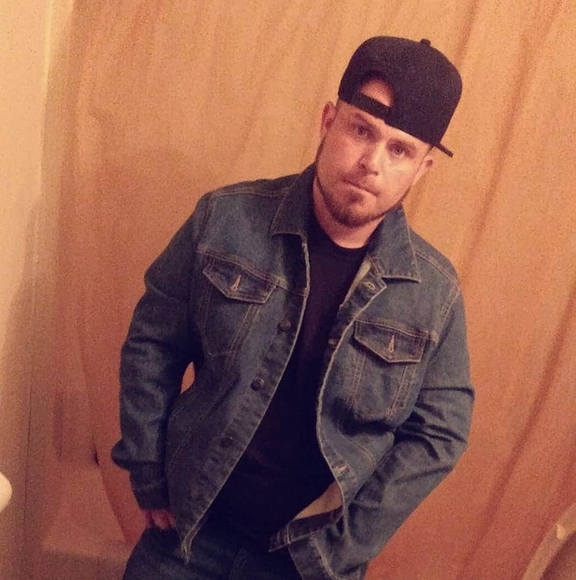 Profile Picture of Christopher Kummer (@kummerchris99) on Poshmark