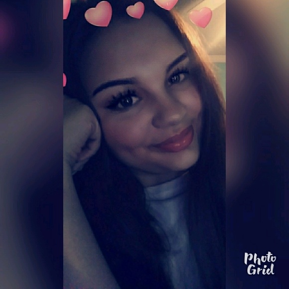 Profile Picture of Emylee Longtine (@emyleelongtine) on Poshmark