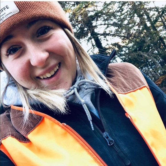 Profile Picture of Mathilde Theroux (@mathildetheroux) on Poshmark